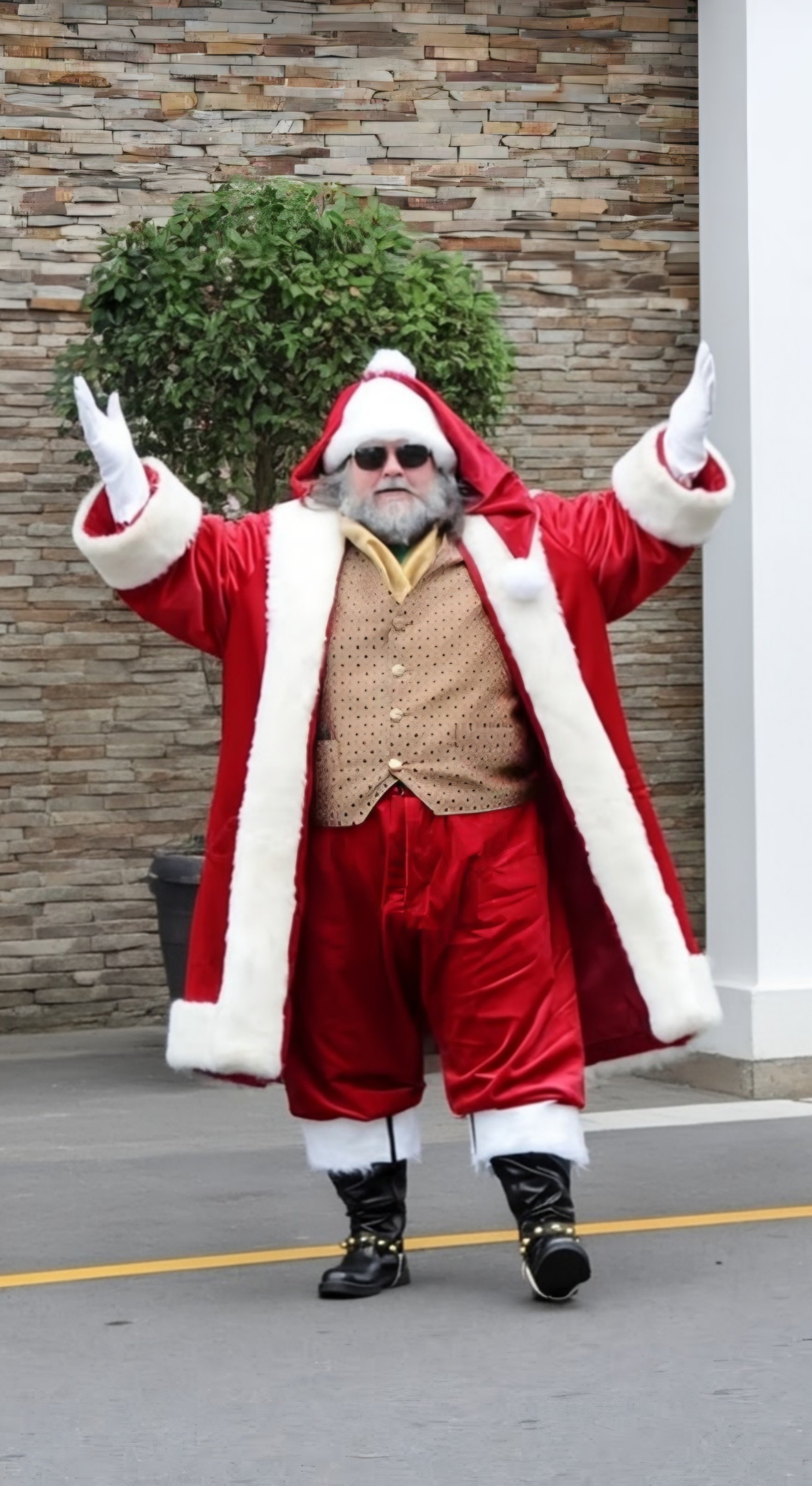 Cape May County Santa with a family in Stone Harbor